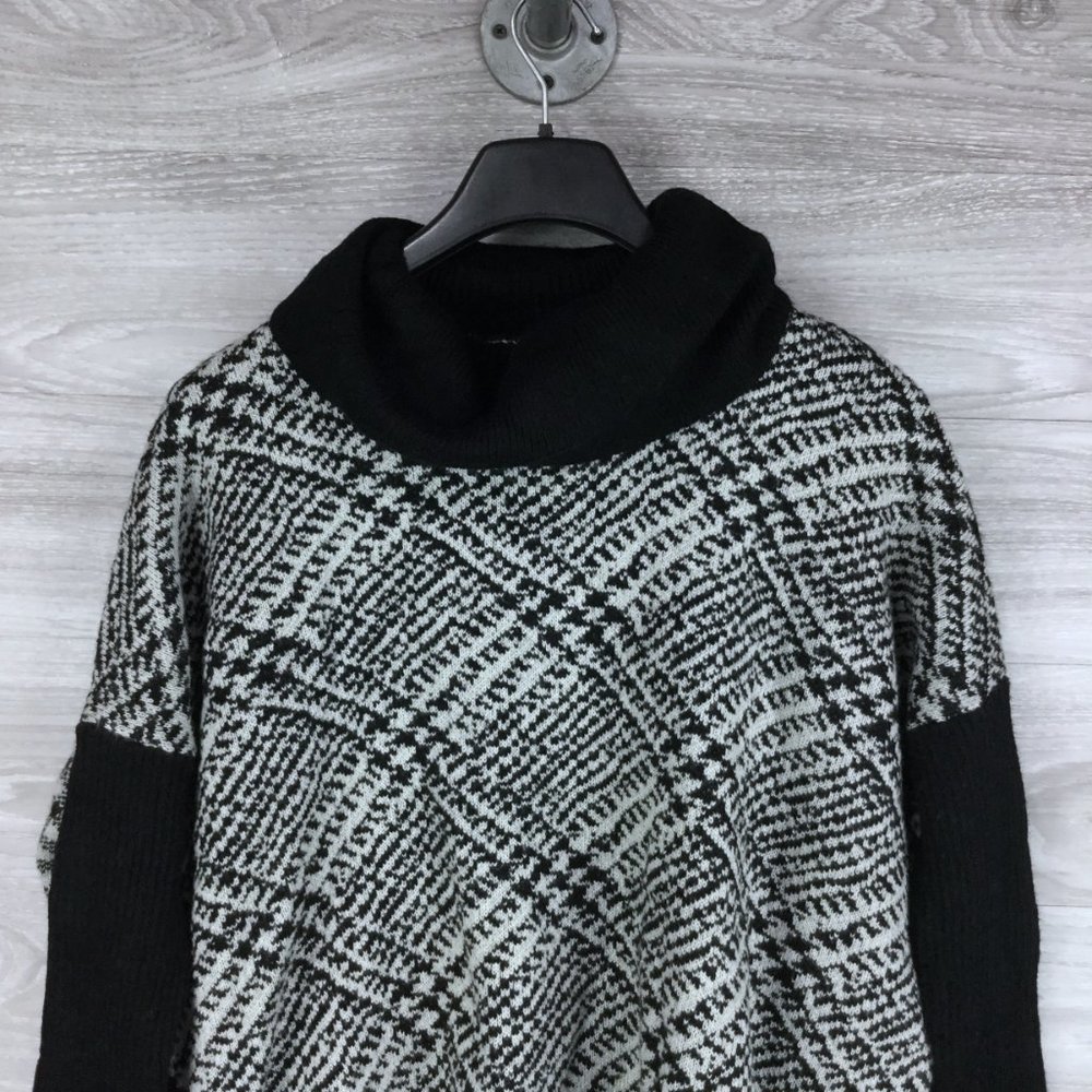 Joseph A. Pattern Turtleneck Sweater - Picture 2 of 5